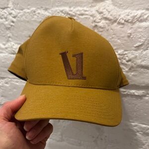 Vuori mustard cap